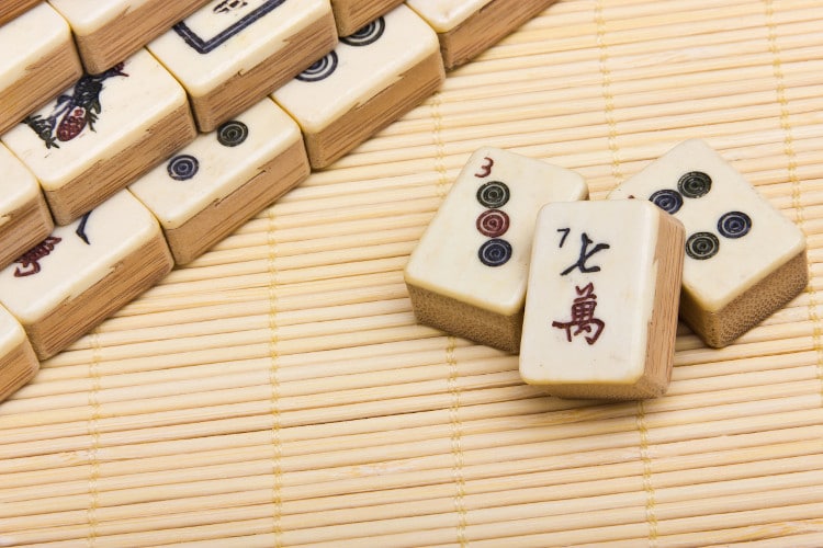 Permainan Dari Tiongkok Ini Tentunya Juga Telah Ada Hingga Sekarang Yang Merupakan Mahjong Tradisional Pastinya. Mahjong adalah permainan ubin yang berasal dari Tiongkok dan telah menjadi populer di berbagai negara. Permainan ini biasanya di mainkan oleh empat orang dan melibatkan strategi, keterampilan serta juga sedikit keberuntungan. Mahjong menggunakan satu set 144 ubin yang terdiri dari beberapa jenis dan kategori, termasuk ubin angka, ubin angin dan ubin naga. Tujuan utama permainan ini adalah untuk membentuk kombinasi ubin yang valid, di sebut melds. dan mencapai keadaan kemenangan yang di sebut mahjong.

Selanjutnya juga pada setiap pemain memulai permainan dengan 13 ubin dan secara bergiliran mengambil. Bahkan dengan ini membuang ubin hingga mereka berhasil membentuk tangan yang menang. Ada beberapa jenis kombinasi yang bisa di bentuk, seperti patung tiga ubin identik, chow tiga ubin berurutan dalam satu jenis dan kong empat ubin identik. Kombinasi ini harus sesuai dengan aturan dan pola tertentu yang di tentukan oleh variasi permainan yang di mainkan. Beberapa variasi populer termasuk Mahjong Klasik Tiongkok, Mahjong Jepang Riichi, dan Mahjong Hong Kong.

Kemudian dengan ini permainan di mulai dengan mengocok ubin dan menyusunnya dalam formasi persegi di tengah meja. Setiap pemain kemudian menarik ubin mereka dan permainan di mulai dengan pemain pertama yang membuang ubin. Pemain lain bisa mengambil ubin yang di buang untuk melengkapi kombinasi mereka. Lalu memilih untuk menarik ubin baru dari tumpukan. Proses ini terus berulang hingga salah satu pemain berhasil membentuk tangan kemenangan atau hingga semua ubin di tumpukan habis. Ini yang menyebabkan permainan berakhir tanpa pemenang. Untuk dengan ini kami akan memberikan kepada anda beberapa hal yang sangat menarik tentang sebuah hal dari permainan tersebut. Dengan ini kami menjelaskan kepada anda semua tentunya di bawah berikut Permainan Dari Tiongkok tentunya.

Sejarah Awal Permainan Dari Tiongkok

Untuk dengan ini kami akan menjelaskannya kepada anda beberapa hal yang tentunya Sejarah Awal Permainan Dari Tiongkok. Sehingga dengan begitu pula kami akan menjelaskannya kepada anda secara benar. Sejarah awal permainan mahjong adalah campuran fakta dan legenda, dengan asal-usul yang sering kali di selimuti misteri. Permainan ini di yakini telah berkembang dari berbagai permainan kartu dan ubin yang ada di Tiongkok kuno. Salah satu teori populer adalah bahwa mahjong di ciptakan selama Dinasti Qing (1644-1912) oleh dua bersaudara. Tentunya dari Ningbo yang ingin menciptakan permainan yang dapat di mainkan saat perjalanan jauh. Legenda lain mengklaim bahwa permainan ini di ciptakan oleh seorang jenderal untuk menghibur pasukannya selama masa-masa sulit.

Meskipun sulit untuk menentukan asal usul yang pasti, bukti tertulis menunjukkan bahwa bentuk awal mahjong mulai muncul pada pertengahan hingga akhir abad ke-19. Permainan ini mulai populer di Provinsi Jiangsu, Zhejiang dan Shanghai. Pada awalnya, mahjong hanya di mainkan oleh kalangan bangsawan dan elite masyarakat karena kompleksitasnya atau biaya tinggi dari set ubin yang di gunakan. Namun seiring waktu, permainan ini mulai menyebar ke kalangan yang lebih luas. Terutama di kota-kota pelabuhan yang memiliki banyak pengaruh budaya dan perdagangan internasional.

Selanjutnya pada awal abad ke-20, mahjong mulai menarik perhatian internasional. Terutama setelah di populerkan oleh pelancong dan pedagang Barat yang mengunjungi Tiongkok. Joseph P. Babcock, seorang ekspatriat Amerika, memainkan peran penting dalam memperkenalkan mahjong ke Amerika Serikat. Pada tahun 1920-an Babcock menyederhanakan aturan permainan dan menerbitkannya dalam sebuah buku yang di kenal sebagai Rules of Mahjong. Versi ini di kenal sebagai mahjong Amerika dan segera menjadi tren besar di kalangan masyarakat Amerika. Bahkan menginspirasi berbagai turnamen dan klub permainan. Selama beberapa dekade berikutnya, mahjong mengalami evolusi dengan berbagai variasi yang berkembang di berbagai belahan dunia tersebut memainkannya secara luas.

Tujuan Pada Game Mahjong

Maka dengan ini kami akan menjelaskannya kepada anda beberapa hal yang sangat penting tentang sebuah hal dari Tujuan Pada Game Mahjong. Untuk dengan begitu pula ini kami menyampaikannya kepada anda secara benar dan luas tentang games tersebut. Tujuan utama dalam permainan mahjong adalah untuk menyusun kombinasi ubin tertentu yang di sebut tangan lengkap sebelum pemain lain melakukannya. Tangan lengkap ini biasanya terdiri dari empat set kombinasi tiga ubin yang di sebut pung, chow atau kong dan satu pasang (dua ubin yang sama). Permainan di mulai dengan setiap pemain memiliki sejumlah ubin dan mereka bergantian menarik. Serta membuang ubin dengan harapan membentuk tangan yang lengkap sesuai aturan permainan.

Selanjutnya juga strategi dalam mahjong melibatkan kemampuan untuk mengenali pola, merencanakan langkah-langkah ke depan dan mengantisipasi gerakan lawan. Pemain harus memperhatikan ubin yang telah di buang oleh lawan untuk memprediksi apa yang mereka butuhkan dan menghindari memberikan ubin yang dapat membantu mereka. Oleh karena itu tujuan sekunder dari permainan ini adalah untuk mengganggu strategi lawan sembari mempercepat pembentukan tangan sendiri. Hal ini menambah lapisan taktik dan keterampilan dalam permainan, menjadikannya lebih dari sekadar permainan keberuntungan.

Kemudian selain menyusun tangan yang lengkap, tujuan lain dalam mahjong adalah mengumpulkan poin. Poin di berikan berdasarkan berbagai faktor, termasuk jenis kombinasi yang di buat, nilai ubin tertentu. Lalu cara tangan tersebut di selesaikan misalnya, apakah tangan tersebut di selesaikan dengan menarik ubin dari dinding atau mengambil ubin yang di buang oleh lawan. Beberapa variasi mahjong, seperti Riichi Mahjong Jepang atau mahjong Amerika. Tentu memiliki sistem skor yang lebih kompleks dan berbagai bonus yang menambah elemen strategi tambahan dalam permainan.

Sehingga tujuan sosial dan budaya dari mahjong juga sangat penting. Permainan ini sering di mainkan dalam konteks keluarga atau komunitas. Bahkan berfungsi sebagai alat untuk mengumpulkan orang dan memperkuat hubungan sosial.

Perkembangan Permainan Mahjong

Dengan ini kami akan menjelaskannya kepada anda berbagai hal tentang Perkembangan Permainan Mahjong. Hari ini, mahjong tetap populer di banyak bagian dunia, baik dalam bentuk tradisional maupun digital. Turnamen mahjong internasional di adakan secara rutin, menarik pemain dari berbagai negara untuk bersaing dan menunjukkan keterampilan mereka. Selain itu, komunitas online yang besar telah terbentuk, di mana para penggemar mahjong berbagi strategi, cerita, dan tips bermain. Keberadaan komunitas ini membantu menjaga semangat permainan tetap hidup dan berkembang. Bahkan juga sekaligus memperkuat hubungan sosial dan budaya antar pemain dari berbagai latar belakang.

Sehingga dengan begitu kami telah menjelaskannya kepada anda berbagai hal yang sangat menarik tentang games tersebut. Untuk begitu ini kami akan menjelaskannya kepada anda secara detail di atas tentang sebuah hal pada Permainan Dari Tiongkok.