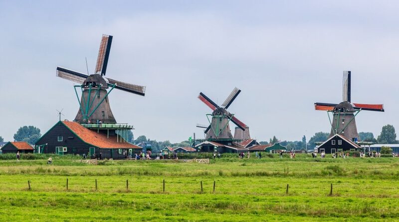 Sebuah Kerajaan Belanda Dengan Kincir Angin Besar