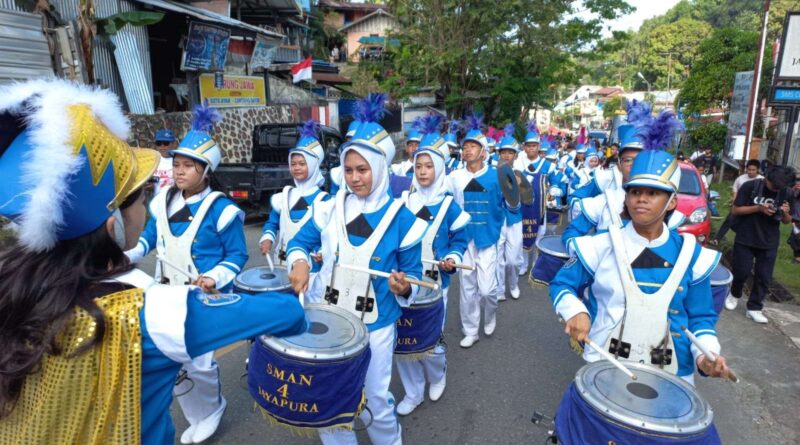 Sebuah Kelompok Musik Yang Memiliki Berbagai Instrument