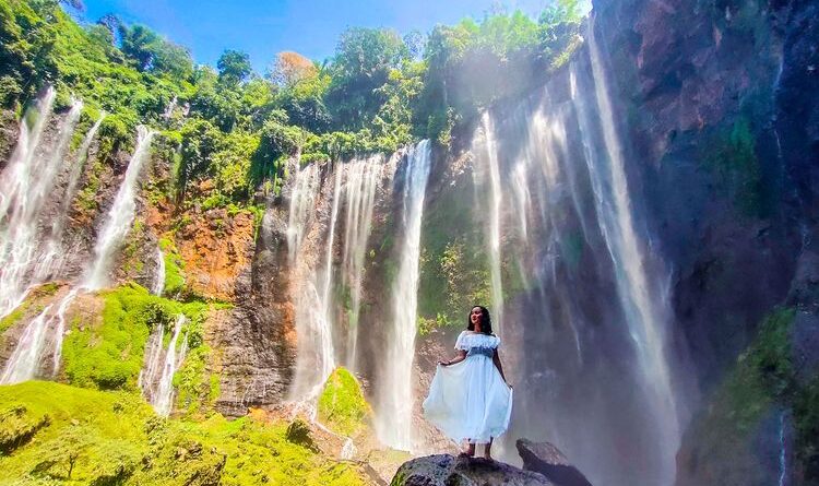 Menjelajahi Keindahan Alam Air Terjun Tumpak Sewu, Jawa Timur