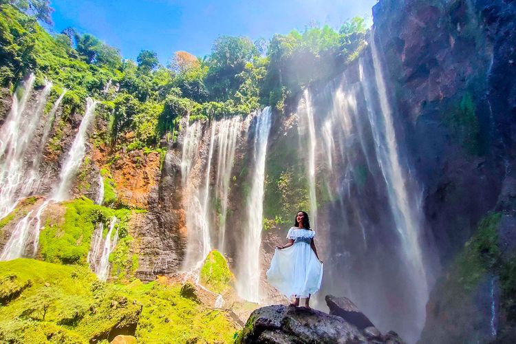 Menjelajahi Keindahan Alam Air Terjun Tumpak Sewu, Jawa Timur