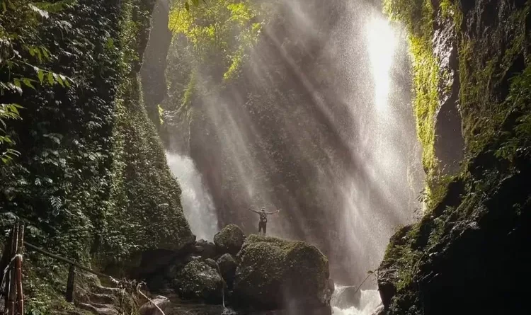 Keindahan Curug Walet, Air Terjun Tersembunyi Di Bogor