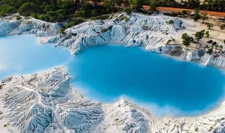 Menjelajahi Keindahan Danau Kaolin Belitung