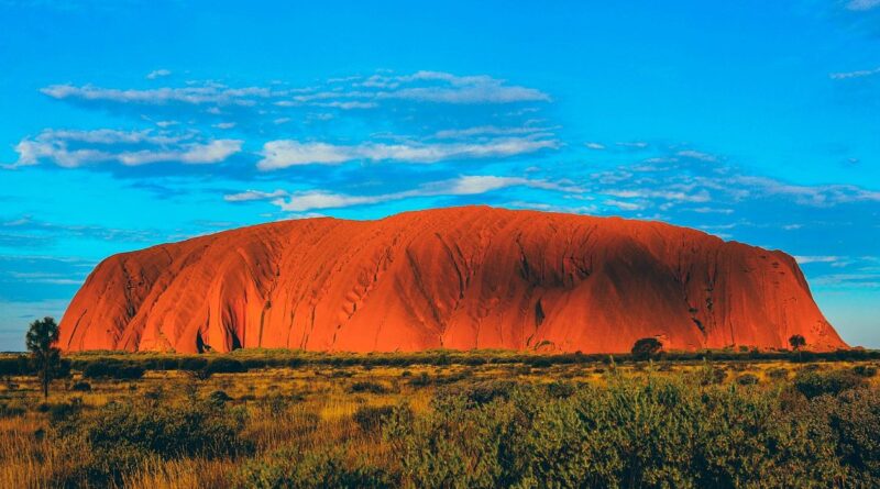 Menikmati Keindahan Alam Di Uluru