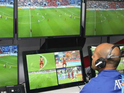 Wasit Digital Dan Garis Gawang: Pro Kontra Teknologi VAR