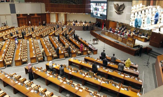 Dialektika Pemikiran Kontestasi Politik Dan Struktur Sosial