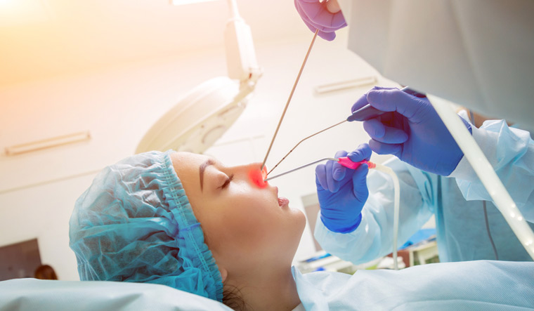 Hubungan Sinusitis Dengan Tindakan Operasi Untuk Kesembuhan