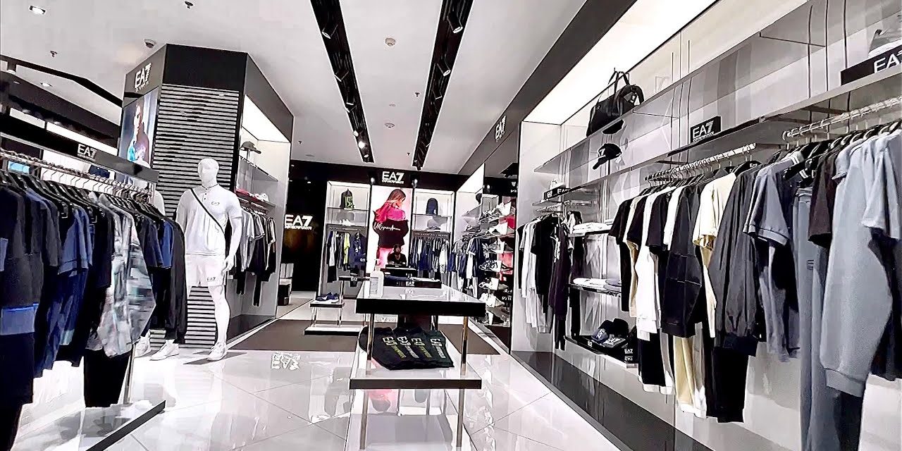 Brand Armani Menampilkan Ciri Khas Fashion Para Old Money