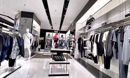 Brand Armani Menampilkan Ciri Khas Fashion Para Old Money