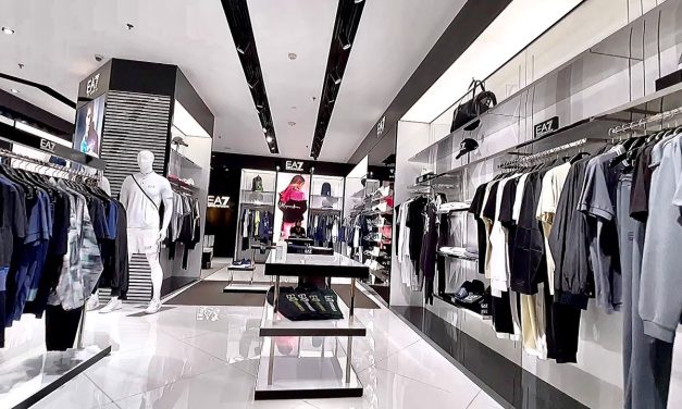 Brand Armani Menampilkan Ciri Khas Fashion Para Old Money