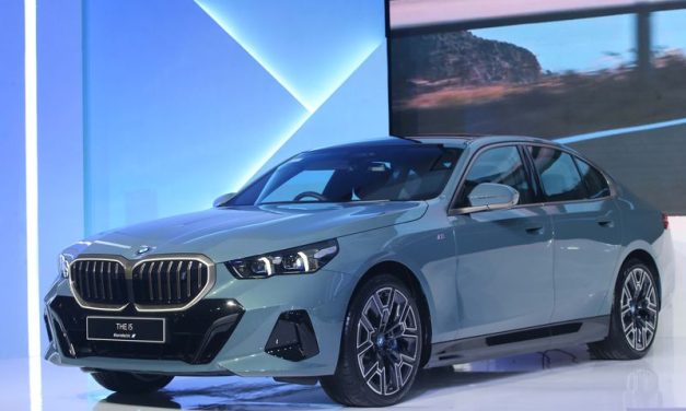 Mobil BMW i5 Dengan Fitur Autopilot Yang Canggih