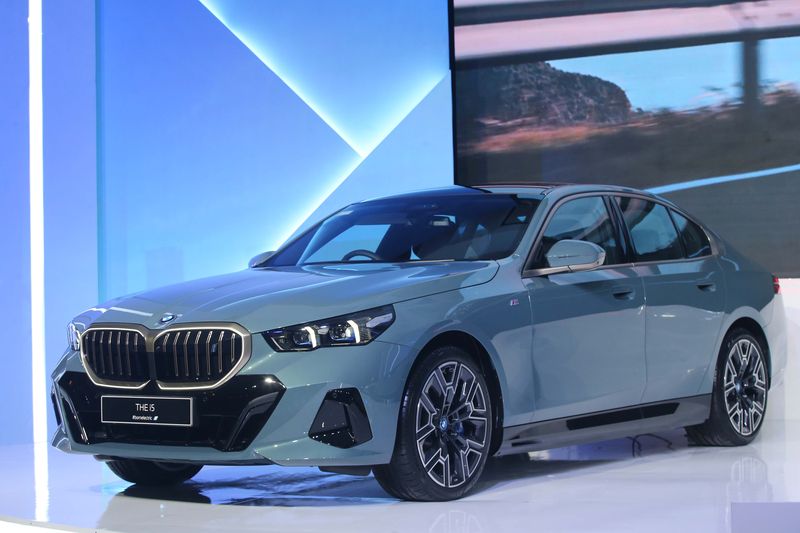 Mobil BMW i5