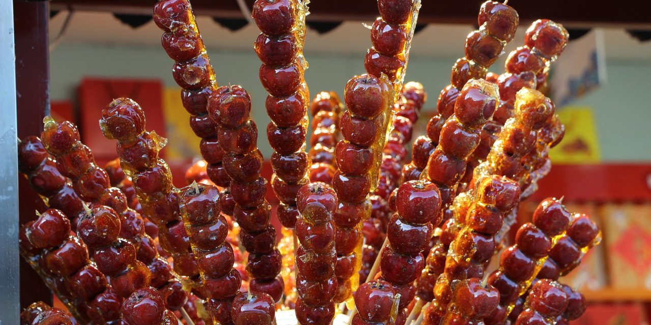 Tanghulu Camilan Tradisional Asal Tiongkok
