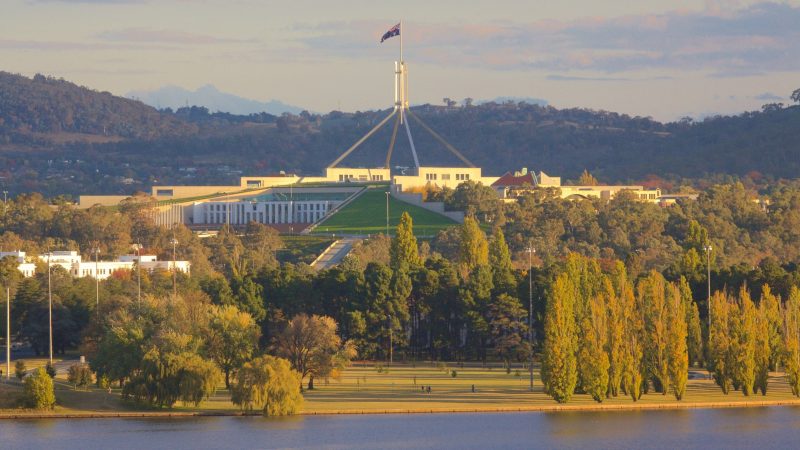 Menjelajahi Canberra