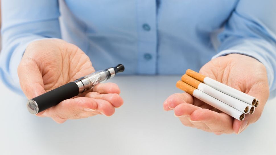Rokok Konvensional VS Elektrik, Mana Lebih Bahaya?